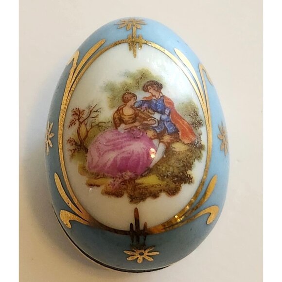 Vintage Limoges France Blue Porcelain Egg Trinket Box Courting Lovers - Picture 1 of 5